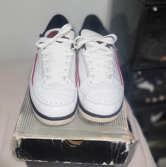 Jordan low top 2s - Picture 2 of 2